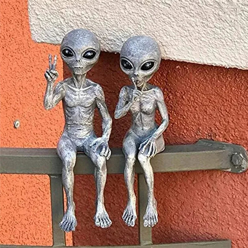 Statue Alien "chut - silence " et "hey - salut"