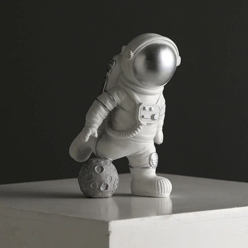 Figurine Astronaute Joueur de Ballon Argenté