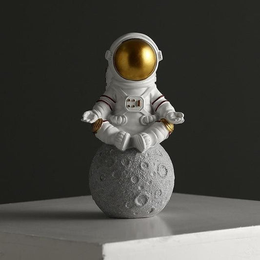 Figurine Astronaute en Méditation Doré