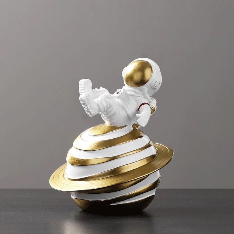 Figurine Astronaute sur Saturne Doré